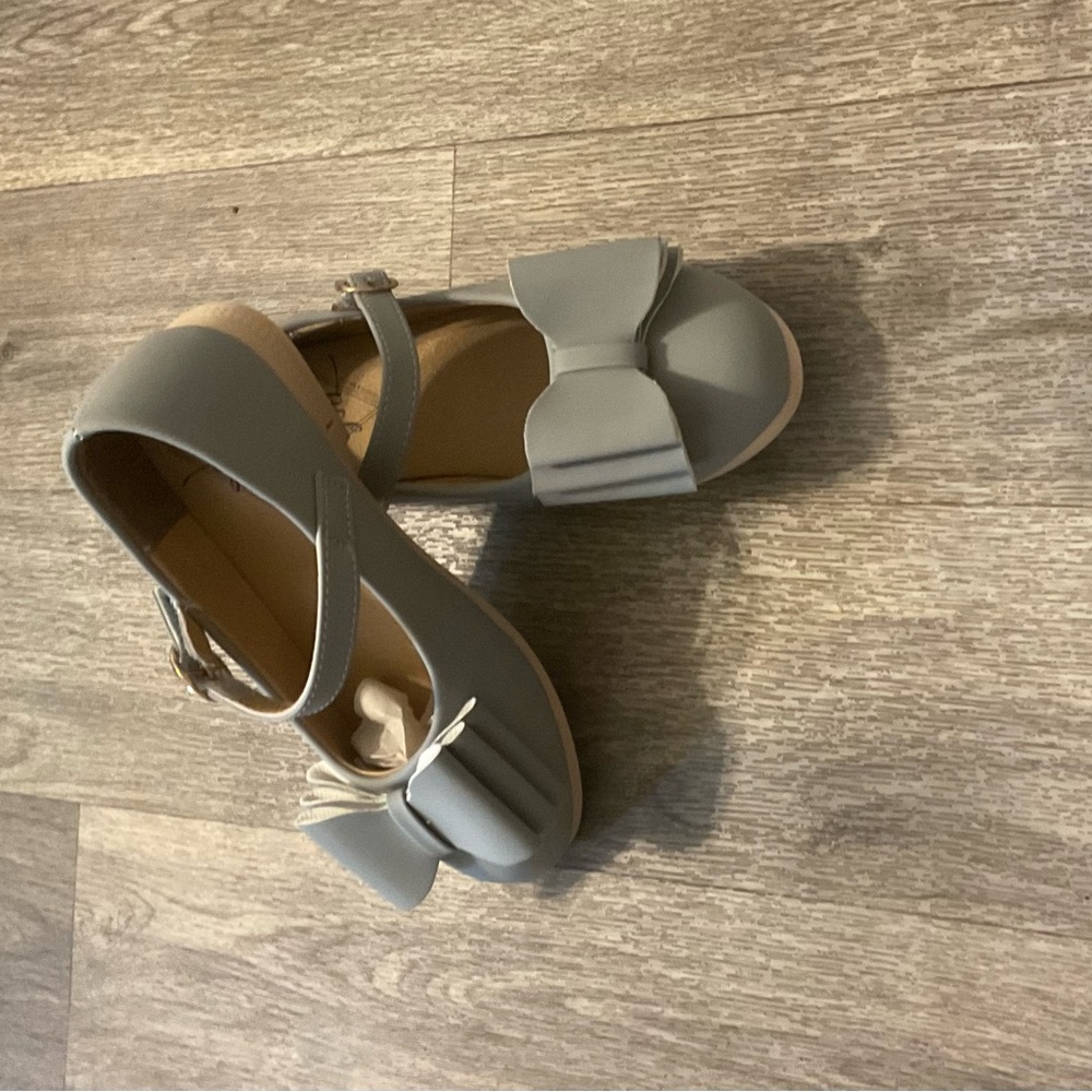 Gray Kids Shoes with Bow Accent